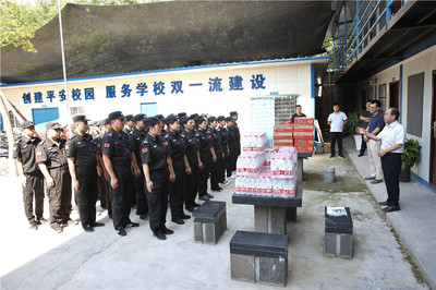 寒冬送暖意，關懷潤人心——學校領導走訪慰問假期運行單位